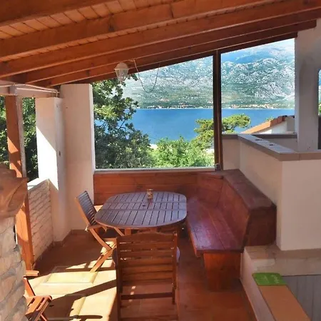 Fuer Vier Personen Mit Terrasse By Interhome ヴィンイェラック