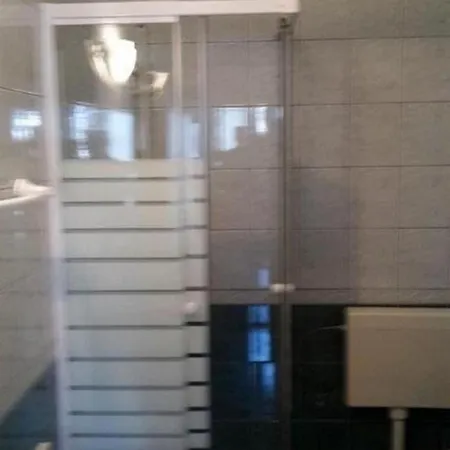 Fuer Vier Personen Mit Terrasse By Interhome ヴィンイェラック