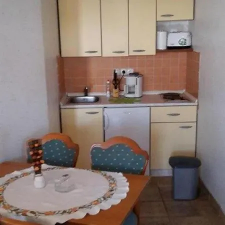 Fuer Vier Personen Mit Terrasse By Interhome