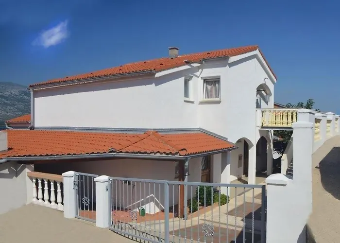 Fuer Vier Personen Mit Terrasse By Interhome