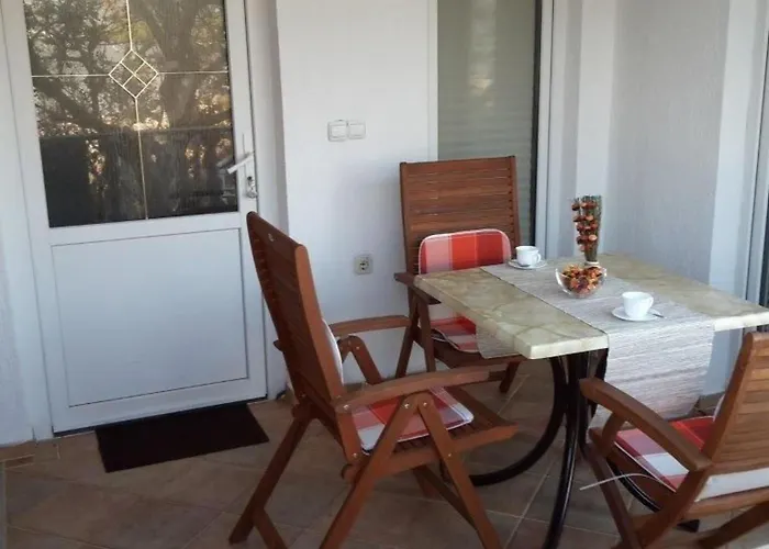 アパート Fuer Vier Personen Mit Terrasse By Interhome