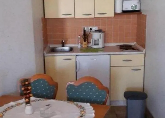 Fuer Vier Personen Mit Terrasse By Interhome