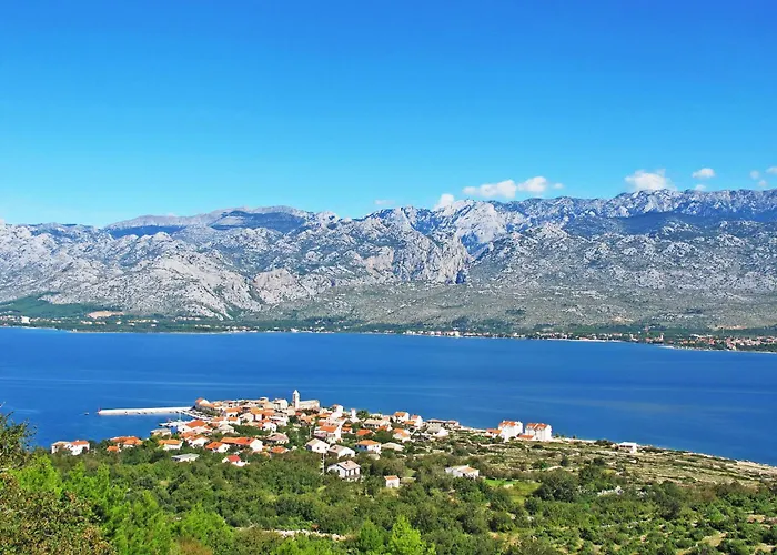 Apartman Fuer Vier Personen Mit Terrasse By Interhome Vinjerac